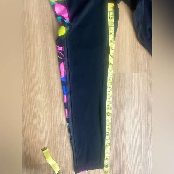 ❤️☀️Pink Victoria Secret Active Yoga Stretch Colorful Black Capris - Picture 7 of 9